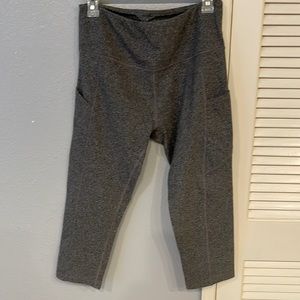 Earth yoga crop pant grey.